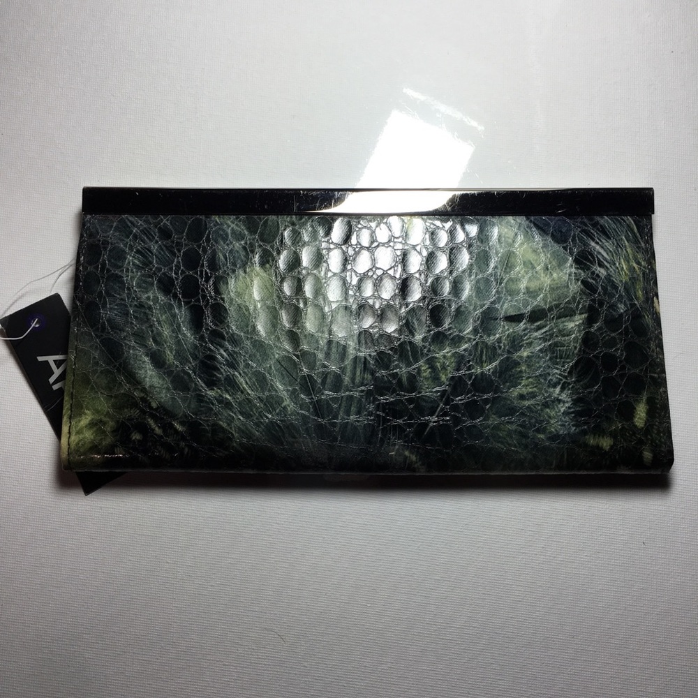 Apt 9 Clutch Nwt - image 2